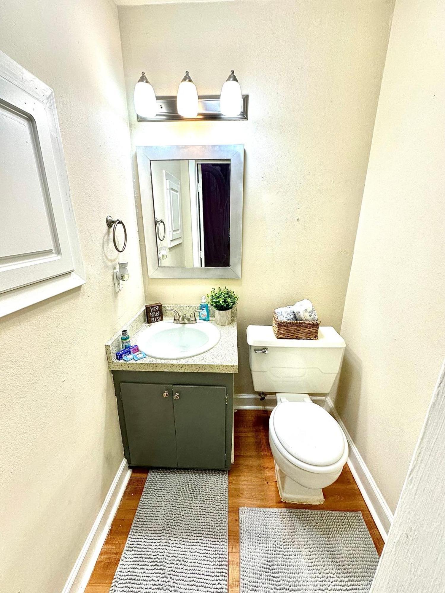 Appartamento Spring Getaway 5 Minutes From Hospitals Jackson Esterno foto